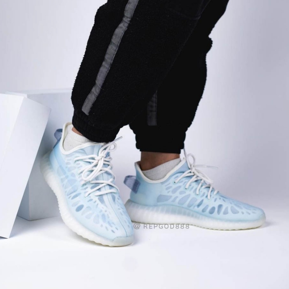 Yeezy Boost 350 V2 Mono Ice Sneakers Size 10